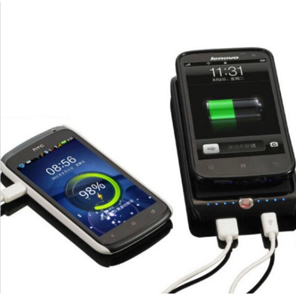 10000 mAh Wireless Charger mit Qi-Funktion und 2 USB-Anschlüssen