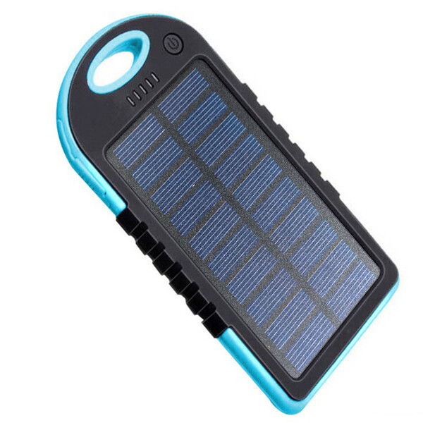 Solar-Powerbank mit 5000 mAh Schwarz/Blau mit 1m Micro USB Kabel