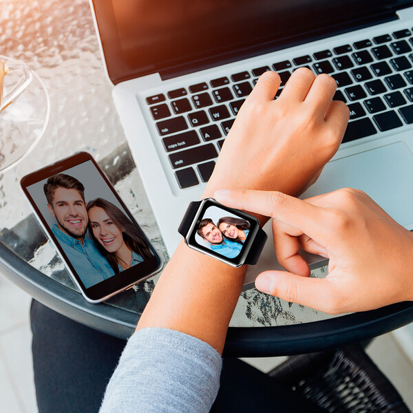 Moderne Smartwatch mit Edelstahlgehäuse Schwarz mit 32GB Micro SD Karte